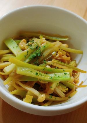 ブロッコリーの茎とエノキのバター醤油炒め-レシピのメイン写真