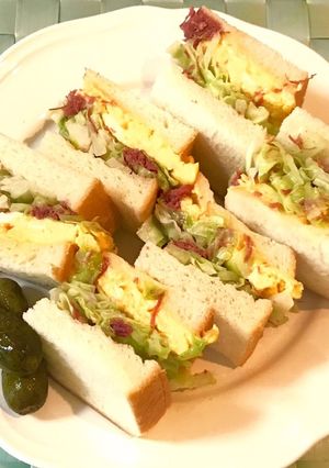 コンビーフ&キャベツ炒めとマヨオムサンド-レシピのメイン写真