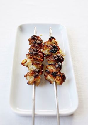 余ったら【鶏皮のスパイシーチーズ串焼き】-レシピのメイン写真