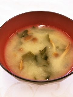 なめことわかめのみそ汁-レシピのメイン写真