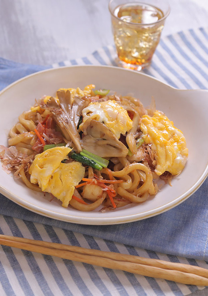 まいたけとふわふわ卵の焼きうどん-レシピのメイン写真