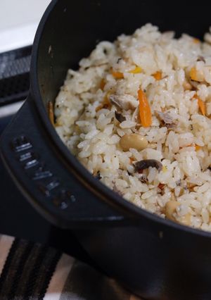 STAUBで旨み凝縮❁さば缶炊き込みご飯-レシピのメイン写真