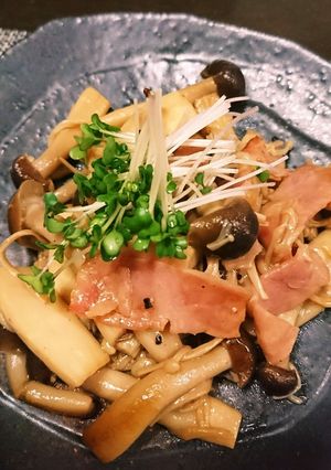 簡単ガ—リックキノコとべ—コン炒め-レシピのメイン写真