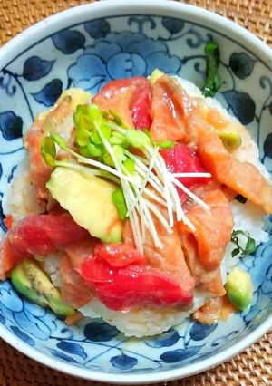 お刺身サーモンとアボカドの丼-レシピのメイン写真