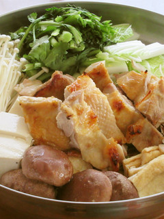 鶏もも肉と焼きねぎと白菜の焼きあごだし鍋-レシピのメイン写真