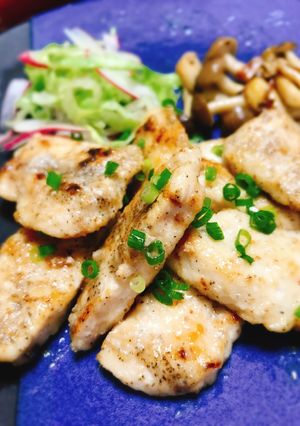 鶏むね肉♪ジューシー♡ガーリックマヨ焼き-レシピのメイン写真