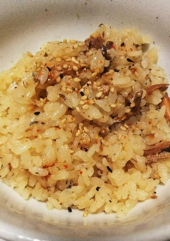 混ぜて炊飯するだけ！さんまの炊き込みご飯-レシピのメイン写真