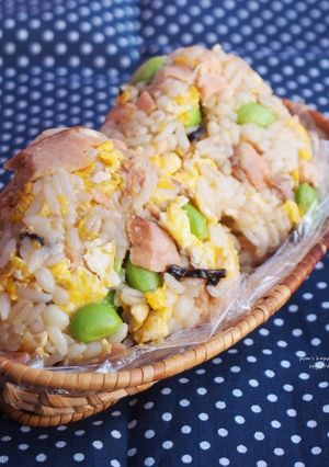 胡麻油香る～卵と鮭のおにぎり-レシピのメイン写真