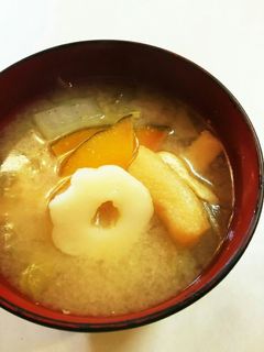 ちくわぶの白菜と油揚げと南瓜の味噌汁-レシピのメイン写真