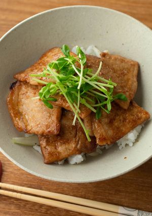 ボリューム満点!!豚味噌どん-レシピのメイン写真