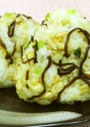 昆布つくだに de 悪魔的？！おにぎり-レシピのメイン写真