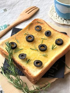 *フォカッチャ風トースト✿*-レシピのメイン写真