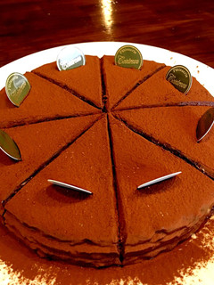 甘さ控え目な大人のチョコレートケーキ-レシピのメイン写真