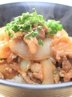 豚こま切れ肉で簡単。甘辛しょうが焼き丼!-レシピのメイン写真