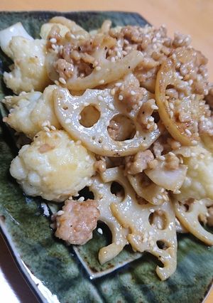 カリフラ蓮根の冬のホワイティ炒め-レシピのメイン写真