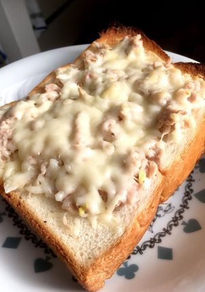 シーチキンとチーズのっけた食パン-レシピのメイン写真