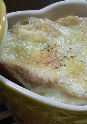 意外と簡単オニオングラタンスープ♪-レシピのメイン写真