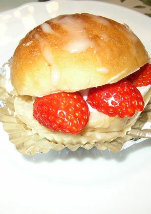 HBで★ケーキのような★いちごみるくパン-レシピのメイン写真