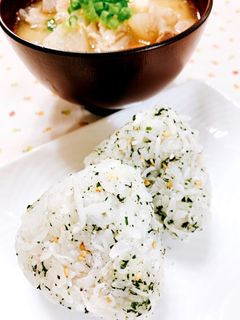 かおりと釜揚げしらすの混ぜ込みおにぎり-レシピのメイン写真