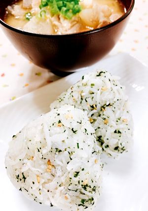 かおりと釜揚げしらすの混ぜ込みおにぎり-レシピのメイン写真