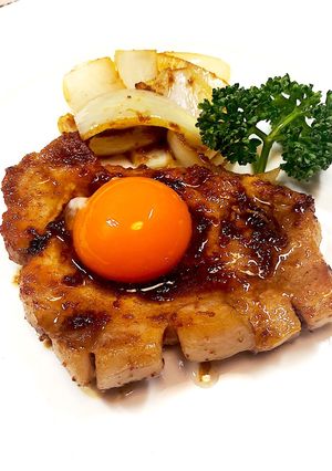 豚のニンニク生姜焼き 卵黄添え-レシピのメイン写真