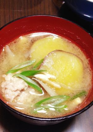 ほっこりする味♡さつま芋と鶏団子の味噌汁-レシピのメイン写真