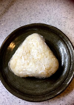 仕事中に食べるおにぎり(^^)-レシピのメイン写真