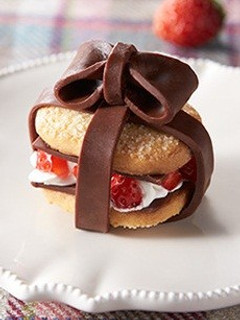 いちごとクッキーのプレゼントケーキ-レシピのメイン写真