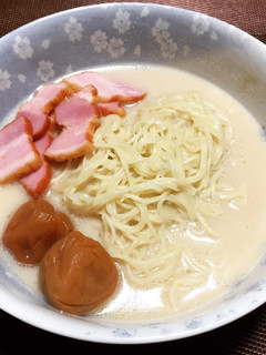 梅干し入りラーメン!(^^)!-レシピのメイン写真