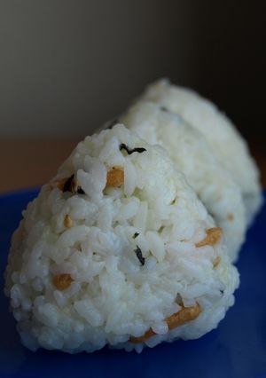 お茶漬けの素で☆おにぎり-レシピのメイン写真