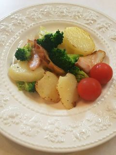 じゃが芋とブロッコリーとベーコンの炒め物-レシピのメイン写真