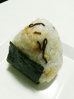 ごま油香る天かすと塩こぶおにぎり❤-レシピのメイン写真