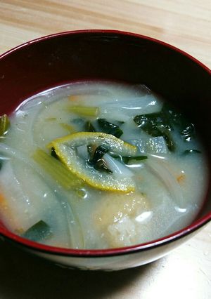お味噌汁に柚をIN-レシピのメイン写真