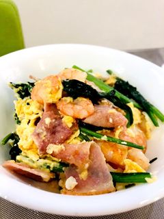 えびとベーコンとほうれん草の卵炒め-レシピのメイン写真