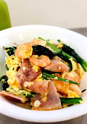 えびとベーコンとほうれん草の卵炒め-レシピのメイン写真