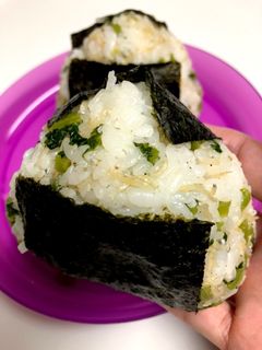 大根葉とおじゃこのおにぎり-レシピのメイン写真