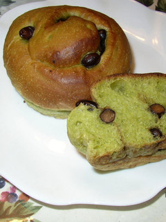 おせちの黒豆で★HBで黒豆抹茶ロールパン-レシピのメイン写真
