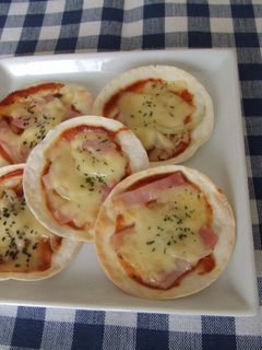 残った餃子の皮で★パリパリピザ-レシピのメイン写真