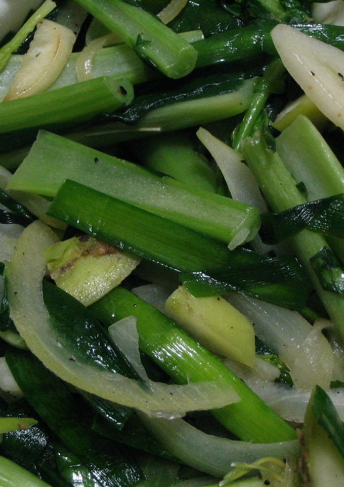 大根の葉とにらの野菜炒め-レシピのメイン写真