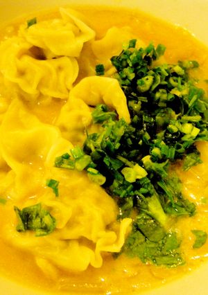 ワンタン豆乳ごま味噌スープ-レシピのメイン写真
