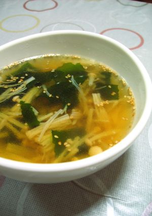 簡単!えのきとワカメの中華風スープ-レシピのメイン写真