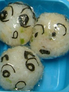 キャラ弁♪顔だけクレしんおにぎり-レシピのメイン写真