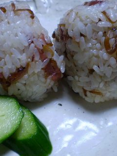 イカナゴのくぎにと梅干のおにぎり-レシピのメイン写真
