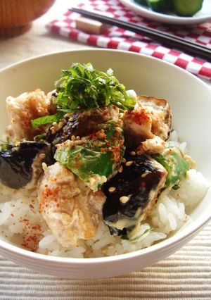 夏野菜＆鶏肉の味噌チーズ丼-レシピのメイン写真