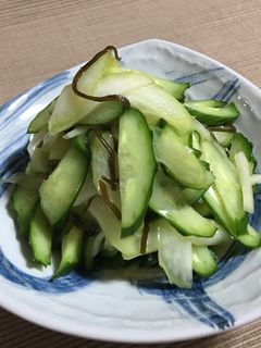 簡単一品★胡瓜とセロリのぺらぺら浅漬け-レシピのメイン写真