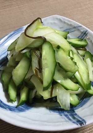 簡単一品★胡瓜とセロリのぺらぺら浅漬け-レシピのメイン写真