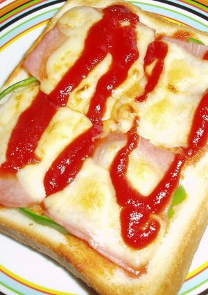 とろける美味しさ♪簡単ピザトースト-レシピのメイン写真