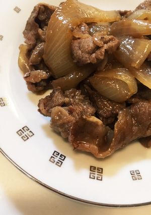 簡単*牛肉と玉ねぎの焼肉たれ炒め*-レシピのメイン写真