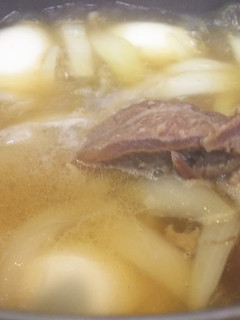 簡単絶品・牛スジと卵と玉葱のおでん-レシピのメイン写真
