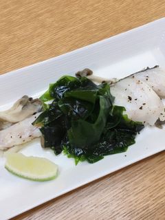簡単!鱈の酒蒸し わかめ添え-レシピのメイン写真